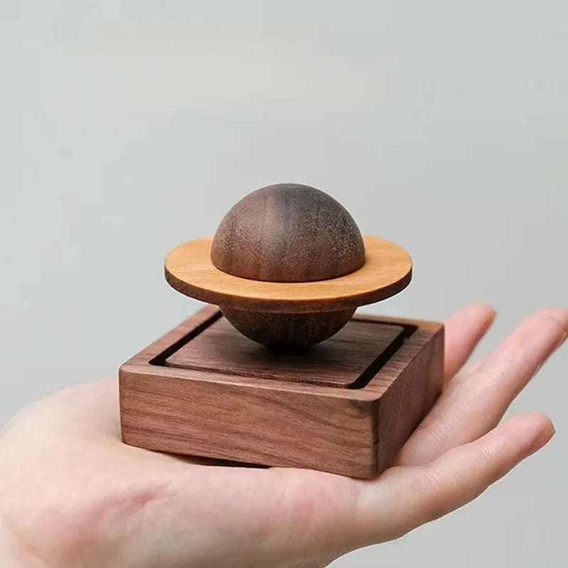 موزع عطر خشبي Little Planet، خشب جوز أسود، صناعة يدوية، زيوت عطرية طبيعية، التأمل، ديكور منزلي، سيارة، بساطة عصرية | Little Planet Wooden Diffuser, Black Walnut Wood, Handcrafted, Natural Essential Oils, Meditation, Home Decor, Car, Minimalist Design